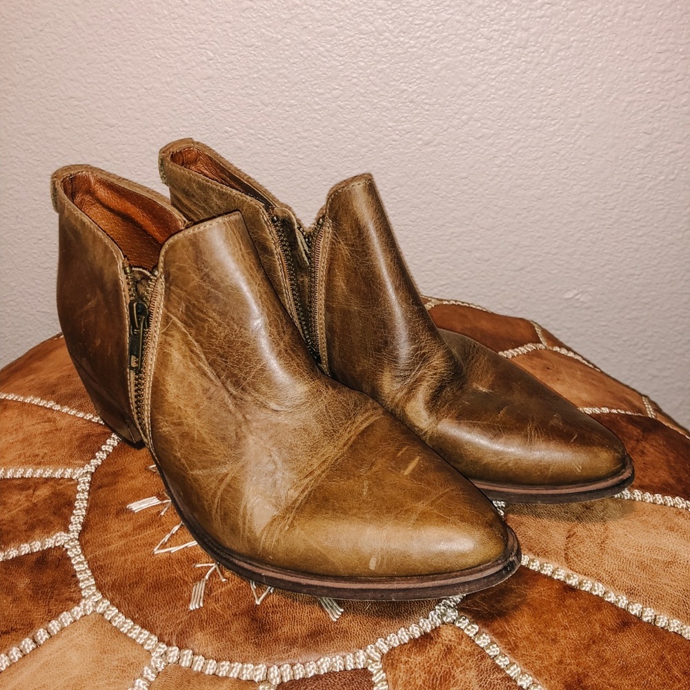 Steve Madden booties!